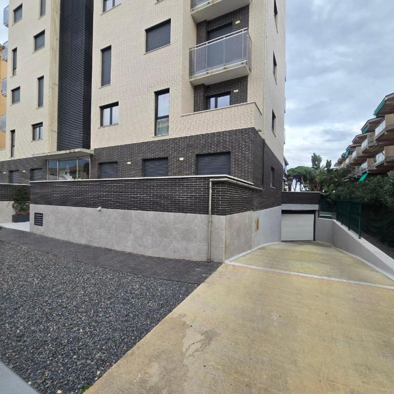Luxury Beachfront Family Apartment - Two-Bedroom Apartment - 32