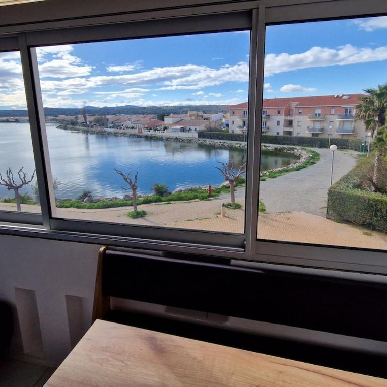 Vue lac & mer à pied - Séjour détente - Appartement 1 Chambre - Vue sur Lac - 9