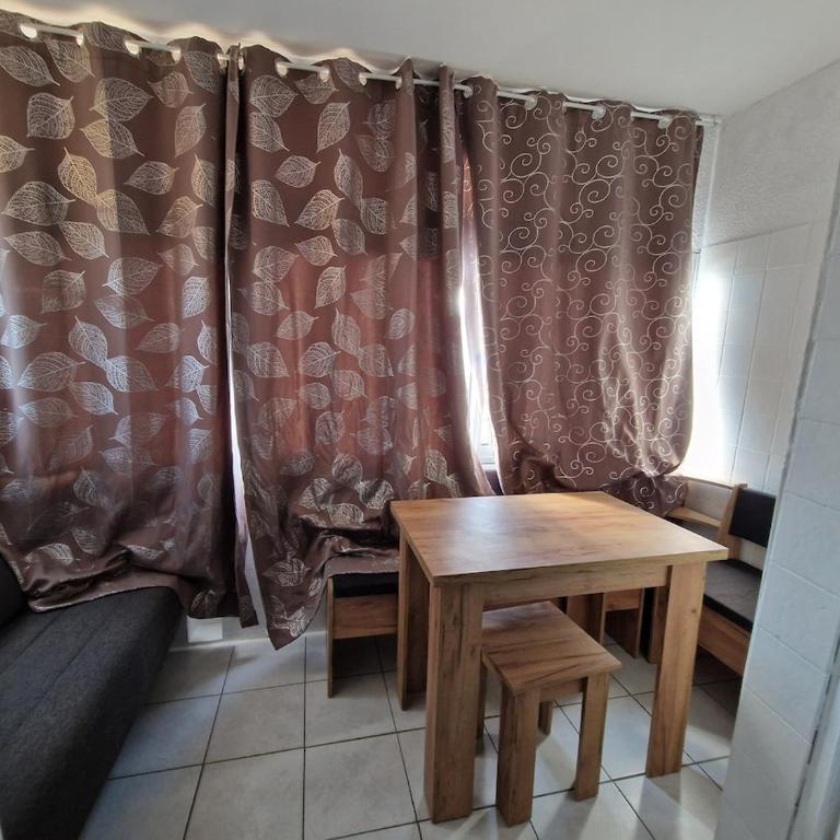 Vue lac & mer à pied - Séjour détente - Appartement 1 Chambre - Vue sur Lac - 10