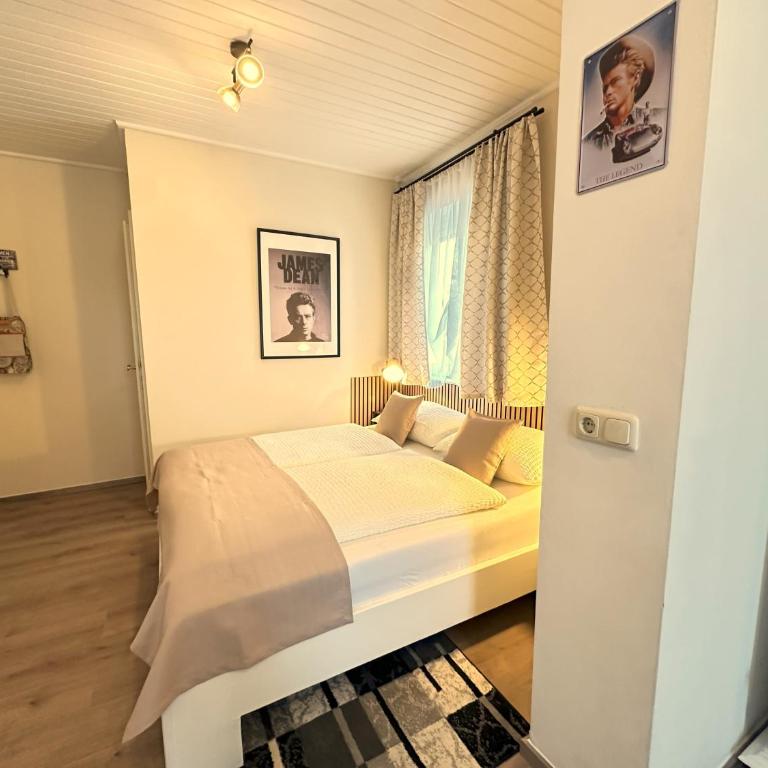 Gästehaus Gertrude - Doppelzimmer mit Balkon - 8