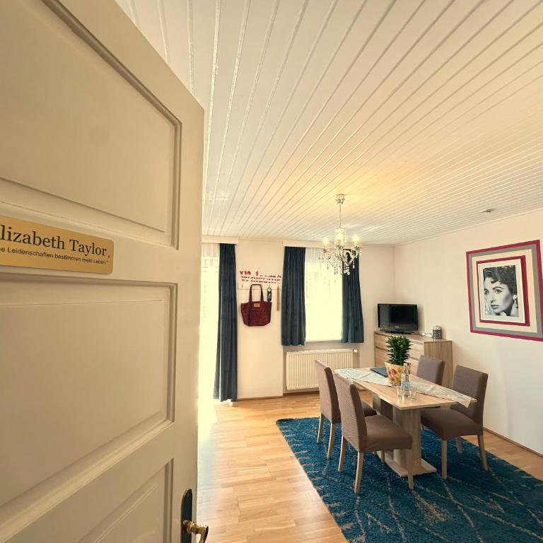 Gästehaus Gertrude - Großes Apartment mit 1 Schlafzimmer und Balkon - 5