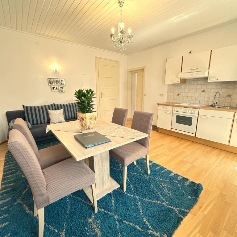 Gästehaus Gertrude - Großes Apartment mit 1 Schlafzimmer und Balkon - 11