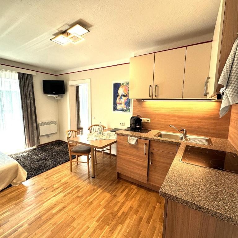 Gästehaus Gertrude - Apartment mit 1 Schlafzimmer und Balkon - 10