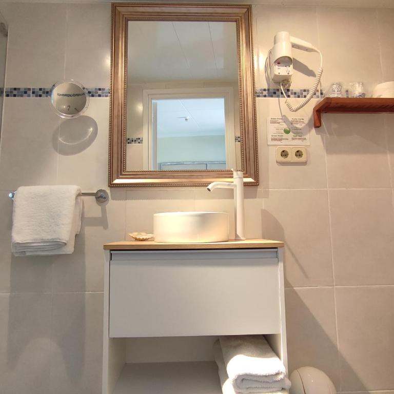 Hotel Cap d'Or - Children only from 14 years old - Habitación Doble con vistas al mar - 1 o 2 camas - 12