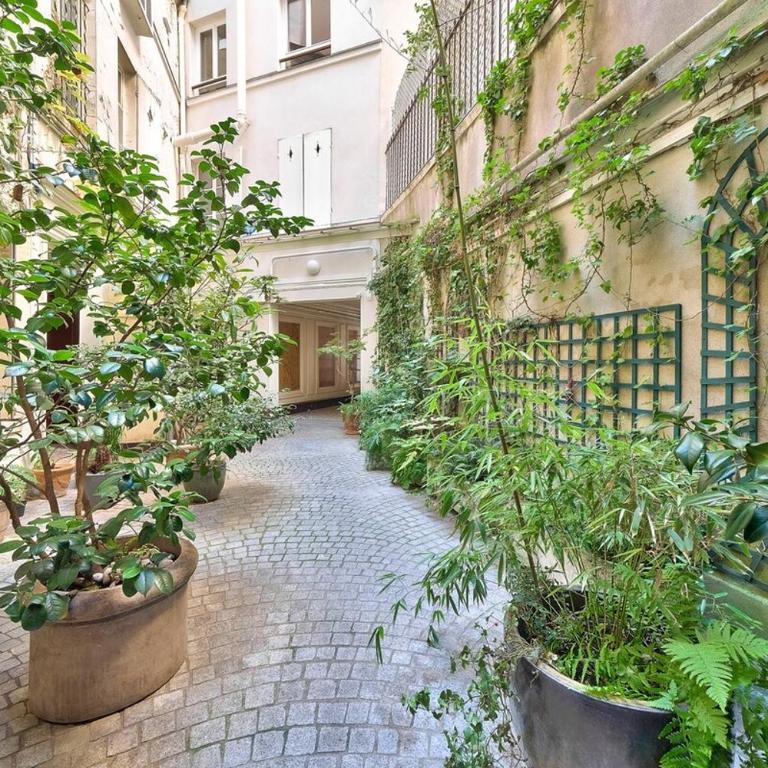 Paris City Centre, St Lazare Station, Métro, Théâtre Mogador, Casino de Paris, Trianon, Moulin Rouge, Sacré Coeur, Galeries Lafayette, From 1 to 4 guests - Appartement - 3