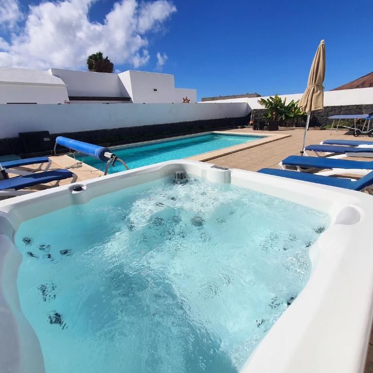 Villa Alberto Private Heated Pool, Jacuzzi, Sea Views - Villa - 4