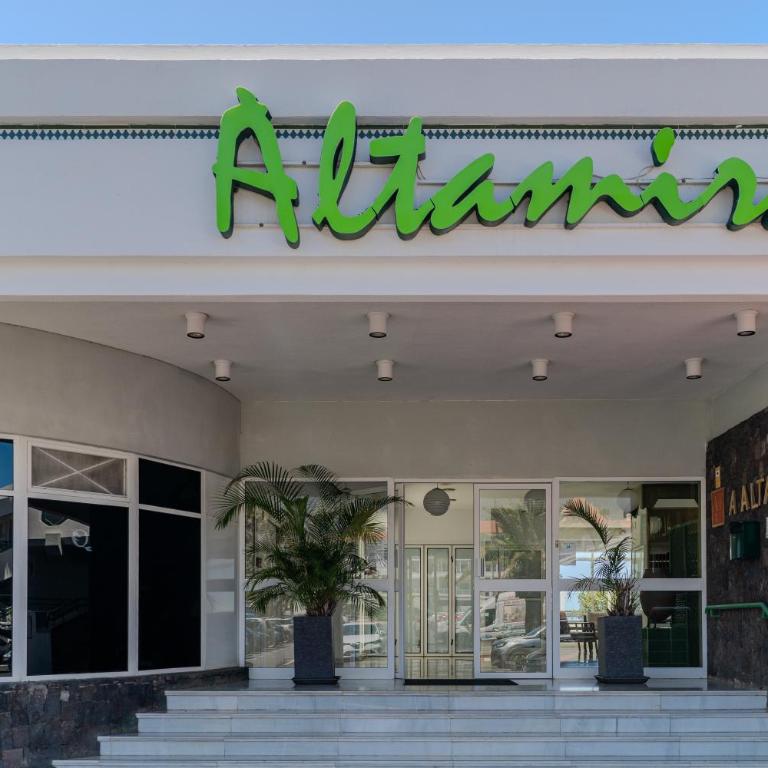 Apartamento con terraza en primera línea El Duque, Altamira - One-Bedroom Apartment - 55