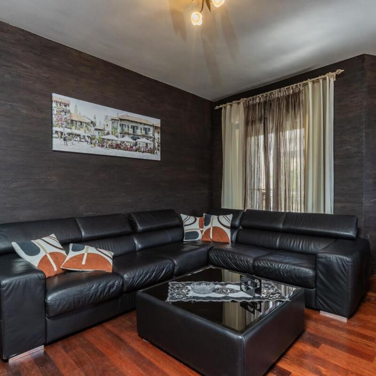3BR Apartment with Free Pool and Parking Dobrota - Three-Bedroom Apartment - 1