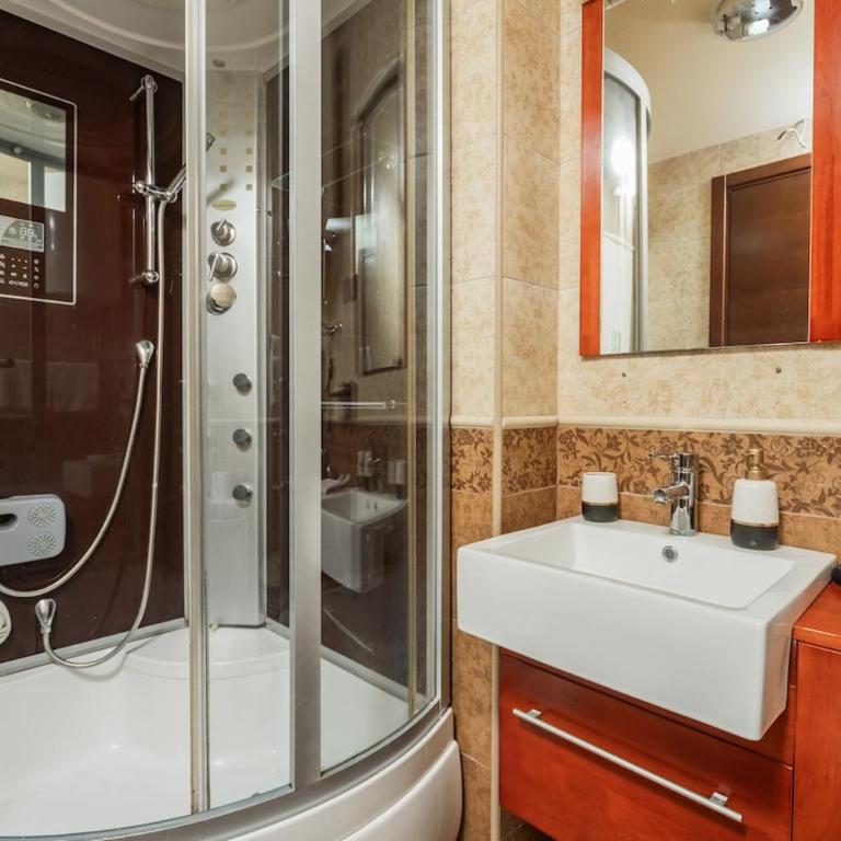 3BR Apartment with Free Pool and Parking Dobrota - Three-Bedroom Apartment - 4