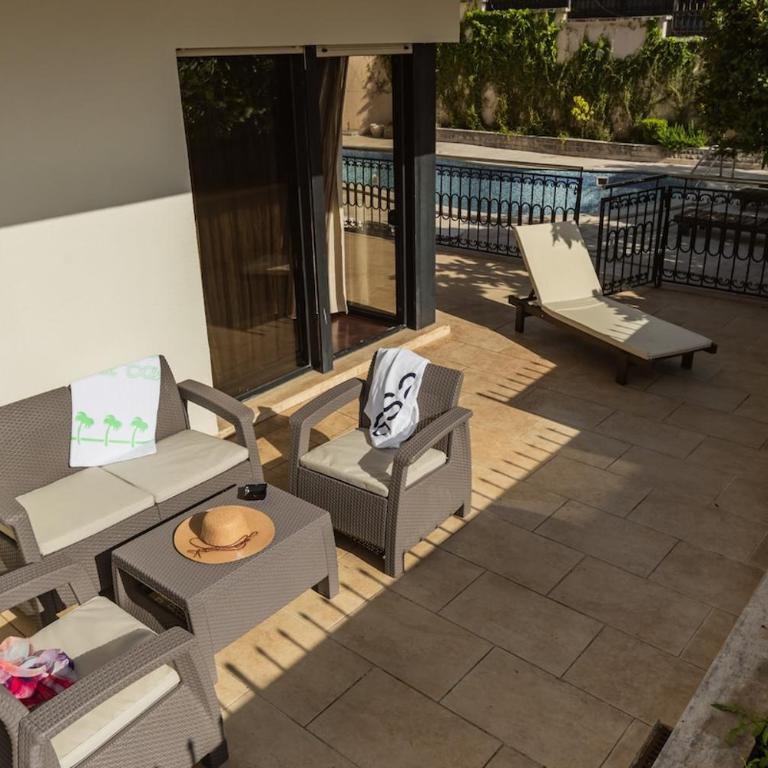 3BR Apartment with Free Pool and Parking Dobrota - Three-Bedroom Apartment - 9