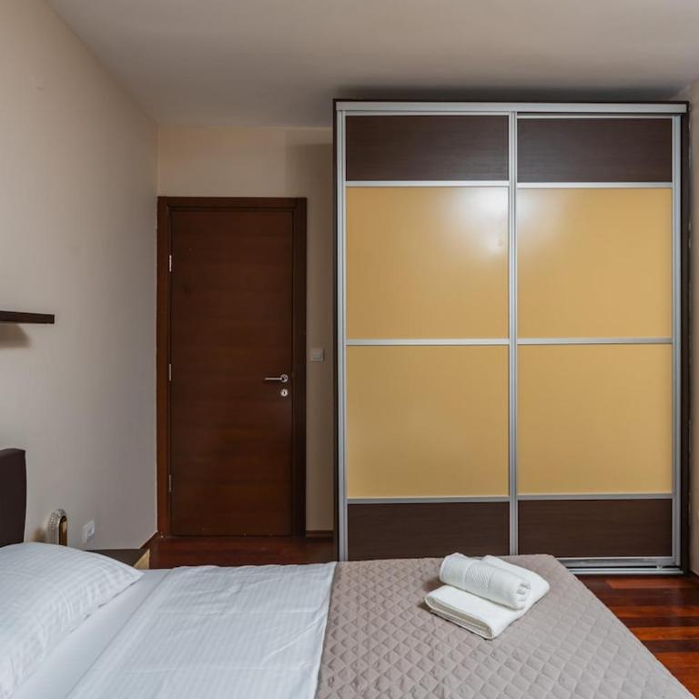 3BR Apartment with Free Pool and Parking Dobrota - Three-Bedroom Apartment - 10