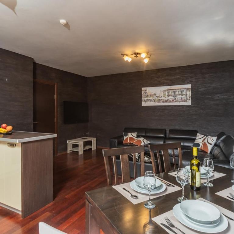 3BR Apartment with Free Pool and Parking Dobrota - Three-Bedroom Apartment - 11