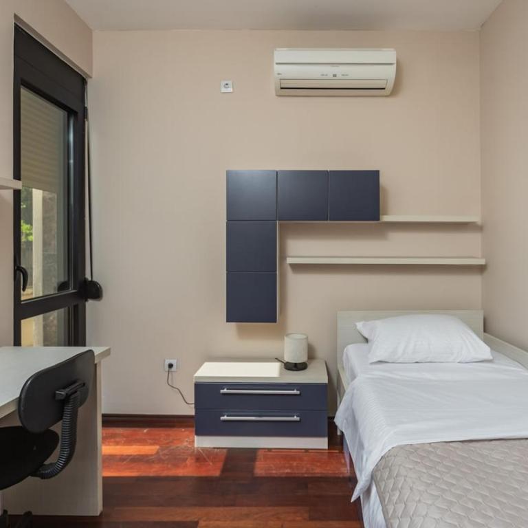 3BR Apartment with Free Pool and Parking Dobrota - Three-Bedroom Apartment - 13
