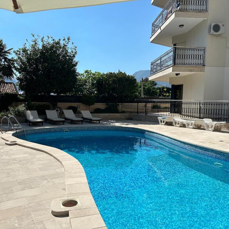 3BR Apartment with Free Pool and Parking Dobrota - Three-Bedroom Apartment - 14