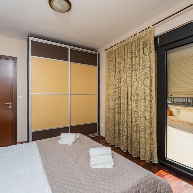 3BR Apartment with Free Pool and Parking Dobrota - Three-Bedroom Apartment - 15