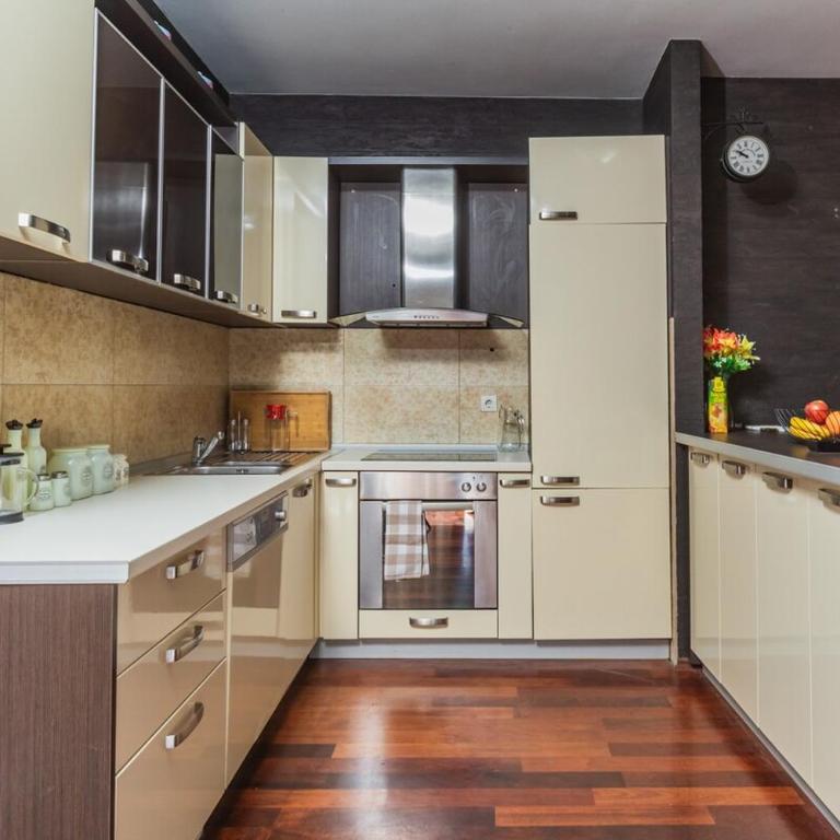 3BR Apartment with Free Pool and Parking Dobrota - Three-Bedroom Apartment - 21