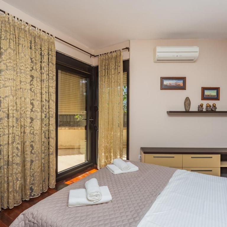 3BR Apartment with Free Pool and Parking Dobrota - Three-Bedroom Apartment - 22