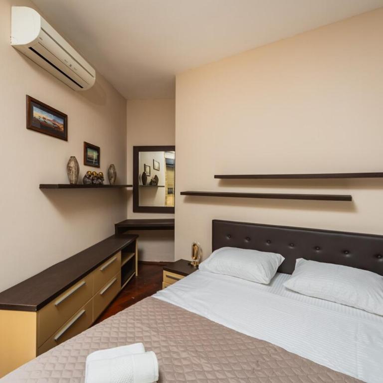3BR Apartment with Free Pool and Parking Dobrota - Three-Bedroom Apartment - 31
