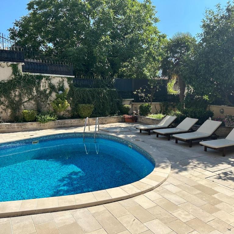 3BR Apartment with Free Pool and Parking Dobrota - Three-Bedroom Apartment - 34