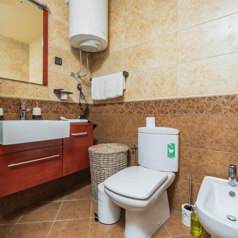 3BR Apartment with Free Pool and Parking Dobrota - Three-Bedroom Apartment - 42