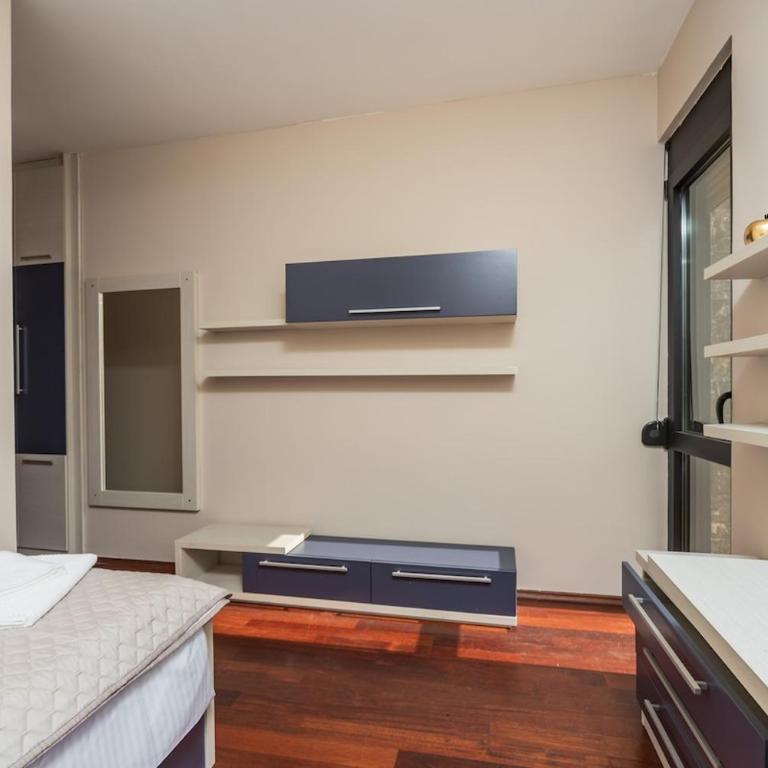 3BR Apartment with Free Pool and Parking Dobrota - Three-Bedroom Apartment - 45