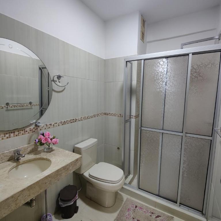 Apartamento de 3 habitaciones excelente ubicación - Three-Bedroom Apartment - 3