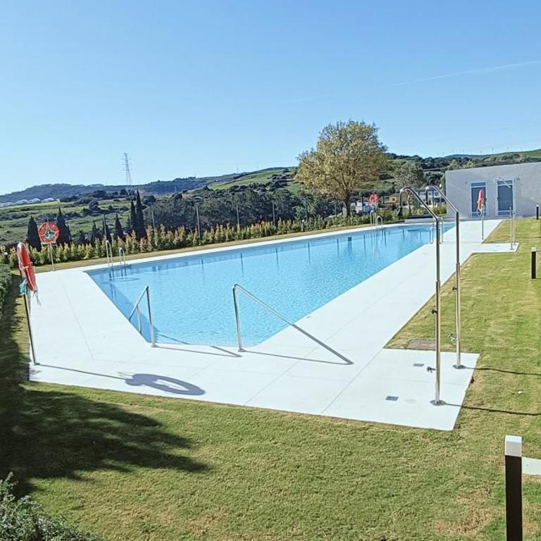 Sunny Golf - Deluxe Two-Bedroom Apartment with Garden View - 9