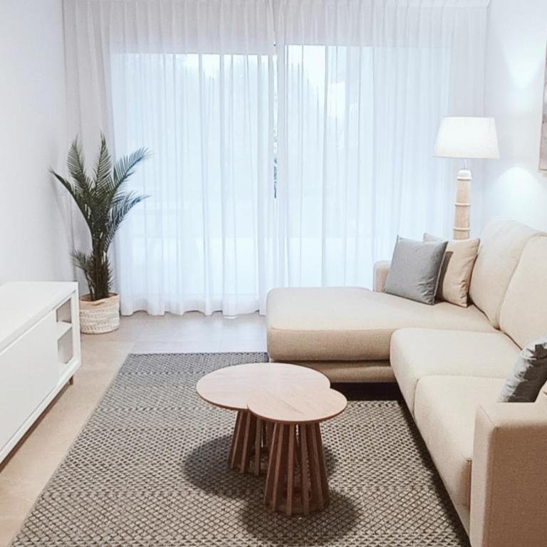 Sunny Golf - Deluxe Two-Bedroom Apartment with Garden View - 7