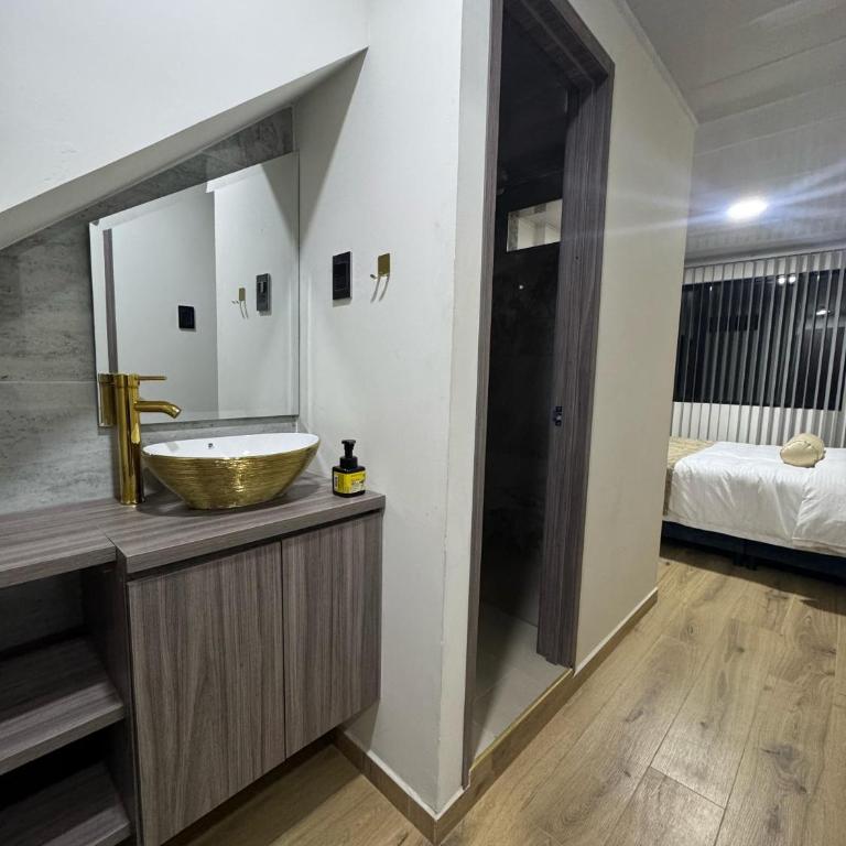 Habitación Privada Cerca al Aeropuerto - Habitación Doble con baño privado - 2