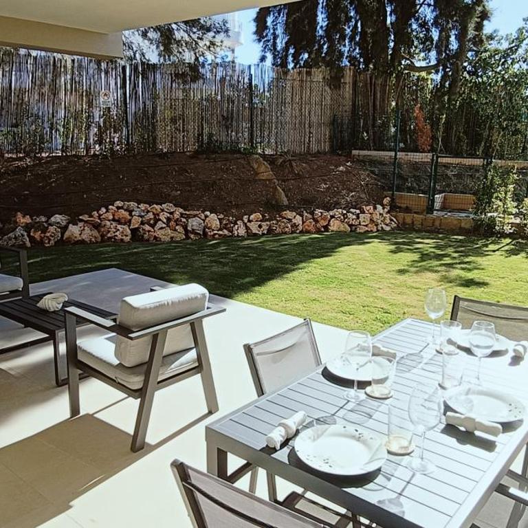 Sunny Golf - Deluxe Two-Bedroom Apartment with Garden View - 6