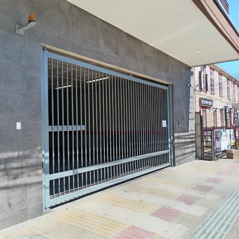 Arriendo 1 Departamento Diario Amoblado en Pleno Centro de Osorno Full Electrico y estacionamiento, comodidad y seguridad - Apartamento de 1 dormitorio - 55