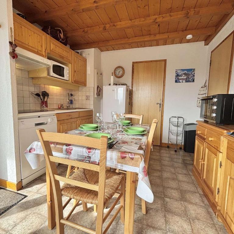 Appartement au pied des pistes avec terrasse, parking privé, casier à skis, proche commerces - Appartement 1 Chambre - 8