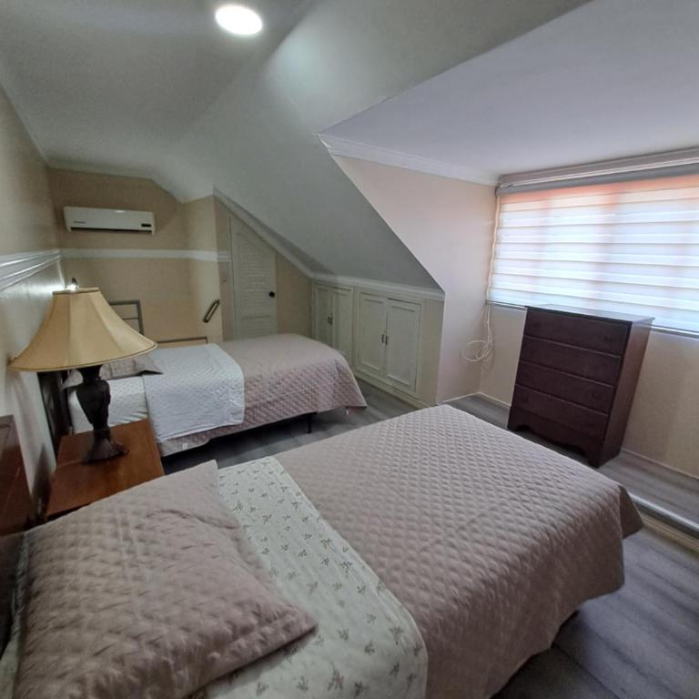 Hermosa casa de lujo en Condiminio Montibello Zona Av Pirai 4to anillo - Apartamento de 2 dormitorios - 18