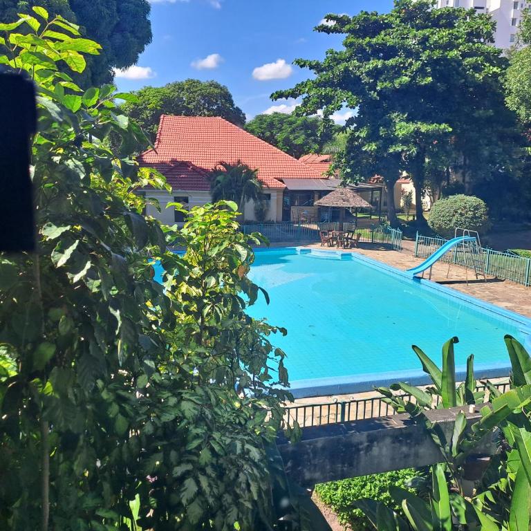 Hermosa casa de lujo en Condiminio Montibello Zona Av Pirai 4to anillo - Apartamento de 2 dormitorios - 15