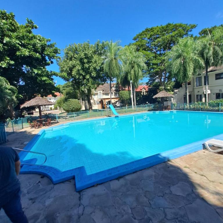 Hermosa casa de lujo en Condiminio Montibello Zona Av Pirai 4to anillo - Apartamento de 2 dormitorios - 36