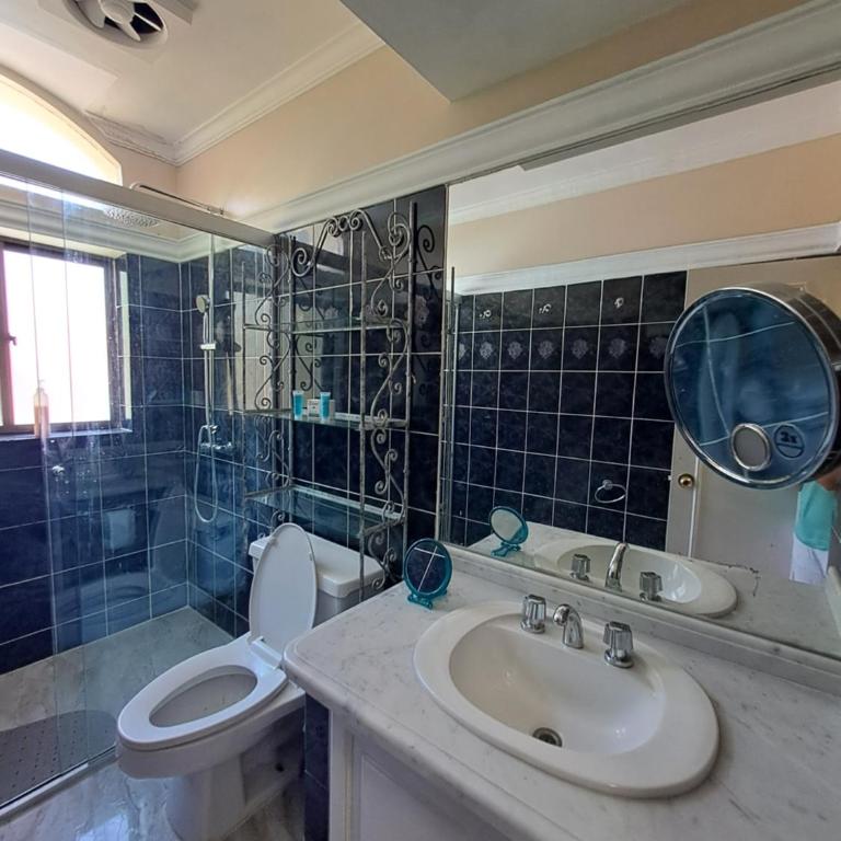 Hermosa casa de lujo en Condiminio Montibello Zona Av Pirai 4to anillo - Apartamento de 2 dormitorios - 11