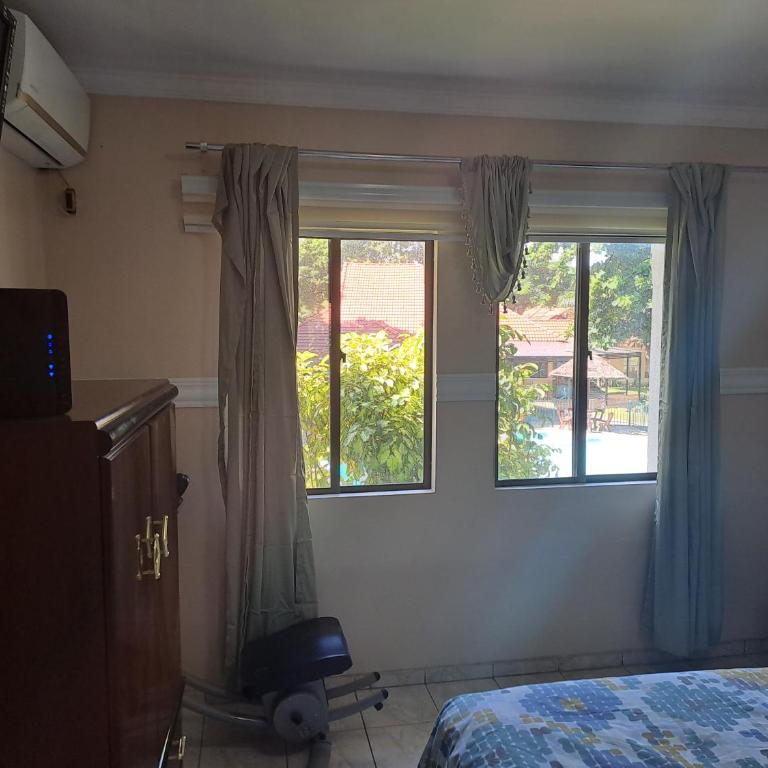 Hermosa casa de lujo en Condiminio Montibello Zona Av Pirai 4to anillo - Apartamento de 2 dormitorios - 10