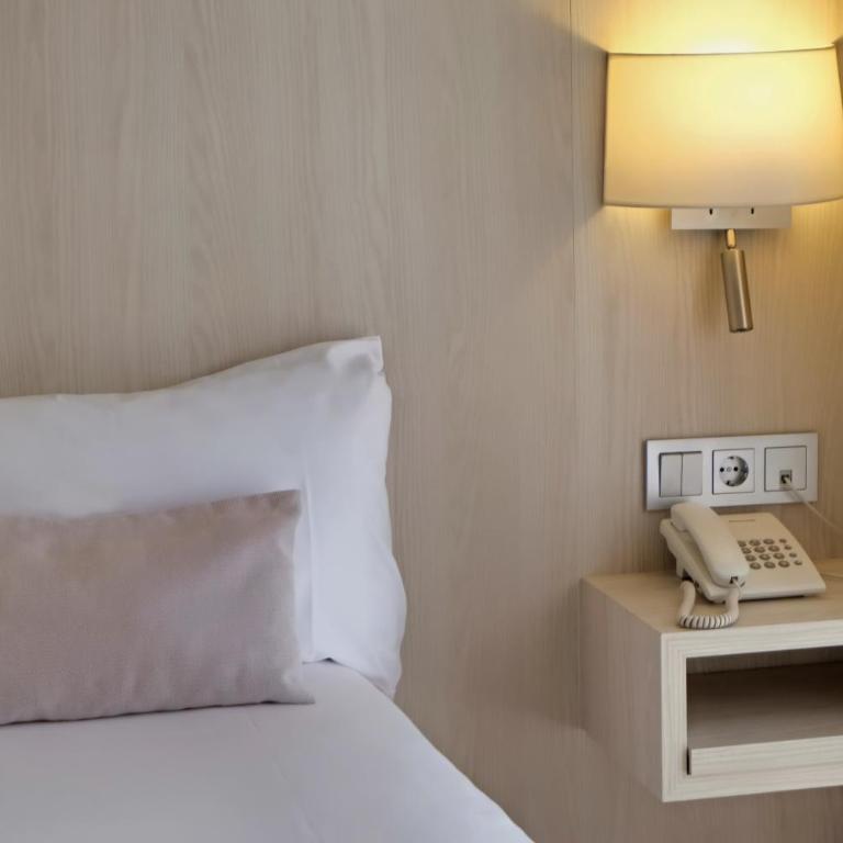 Hotel Marina - Habitación Doble con vista parcial al mar - 1 o 2 camas - 5