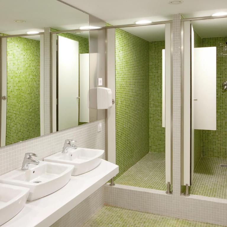 Sant Jordi Hostels Sagrada Familia - Quadruple Room with Shared Bathroom - 8