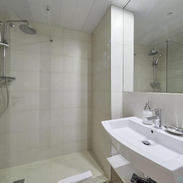 BarcelonaForRent Vila Olimpica Pool Suites - Three-Bedroom Apartment with swimming pool - Ramón Turró, 52 - 26