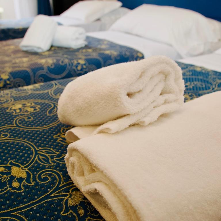 3H Hotels Marechiaro - Comfort Triple Room - 9