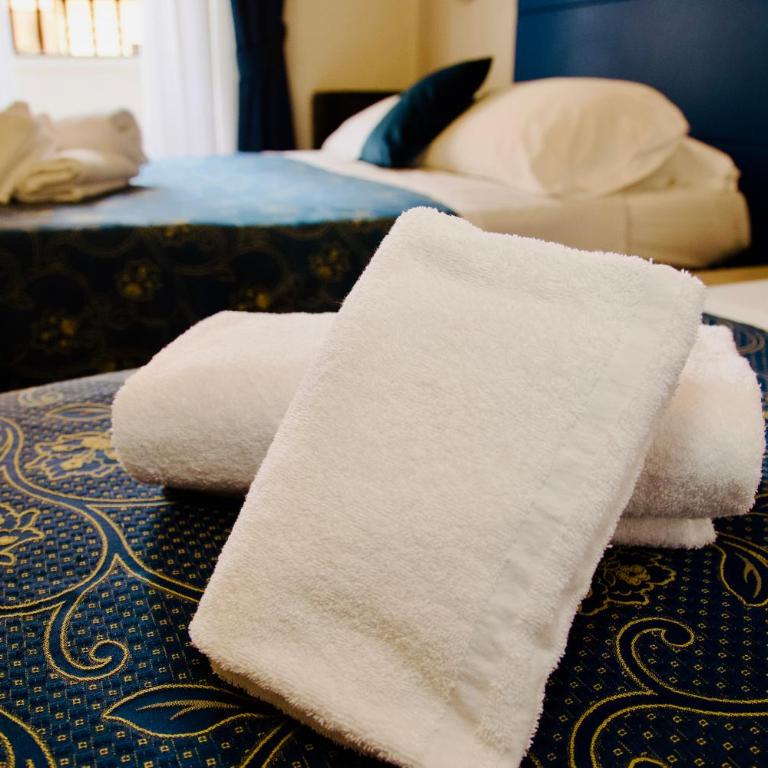 3H Hotels Marechiaro - Comfort Triple Room - 8