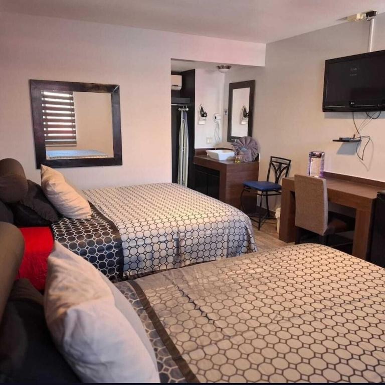 Lizvan Hotel-Motel - Standard Double Room - 1