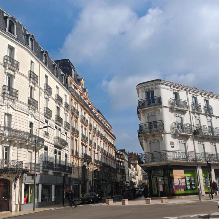 LE SPLENDID - Hypercentre - Proche Opéra & Parcs - Thermes - Appartement 1 Chambre - 93