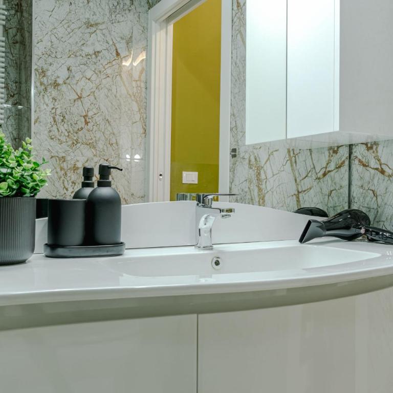 Piazza C Apartment - 2 Bedrooms & 2 Bathrooms - Appartamento Deluxe con 2 Camere da Letto e Balcone - 39