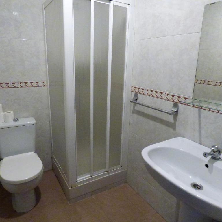 Residencia Universitaria José Sardina - Habitación Doble - 2 camas - 6