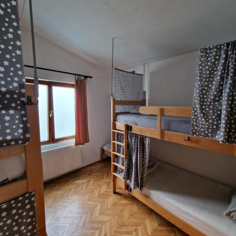Pirate Backpackers - Krevet na Sprat u Mešovitoj Spavaonici - 1