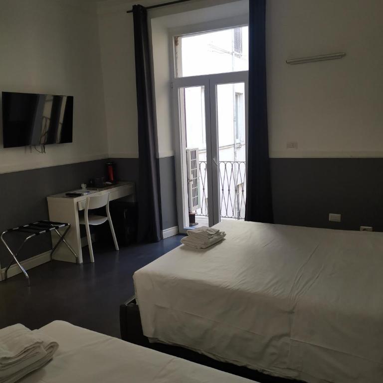 I LOVE ROMA Guest House - Small Double Room - 9