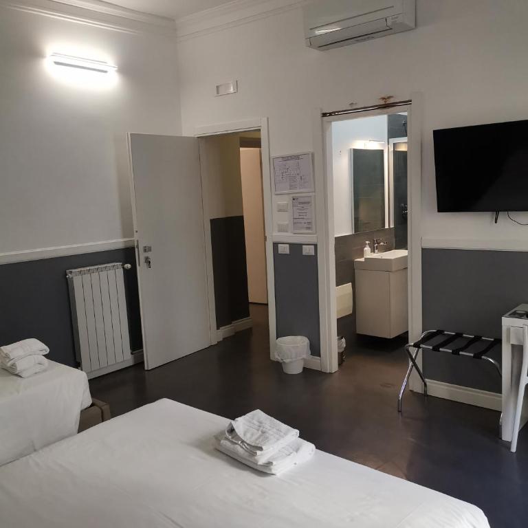 I LOVE ROMA Guest House - Small Double Room - 10