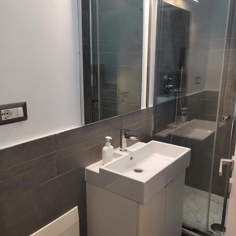I LOVE ROMA Guest House - Small Double Room - 11